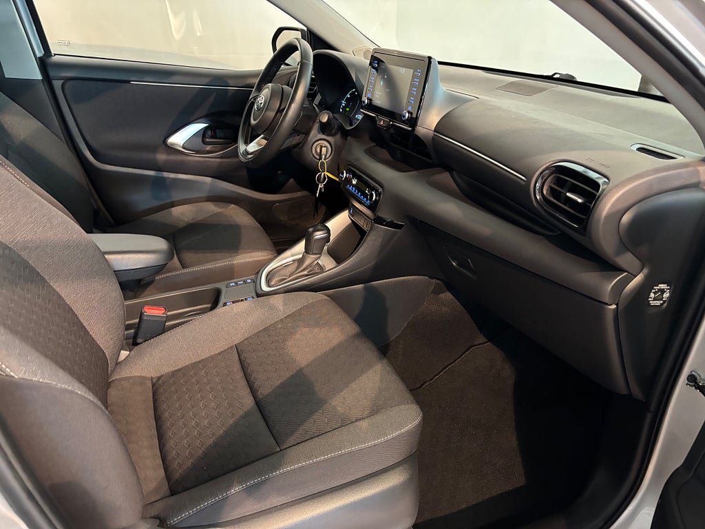 Vehicle Image 8
