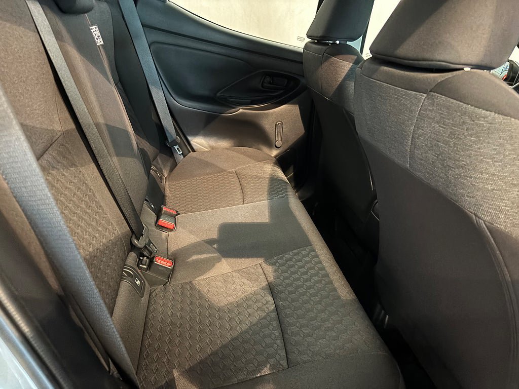Vehicle Image 9