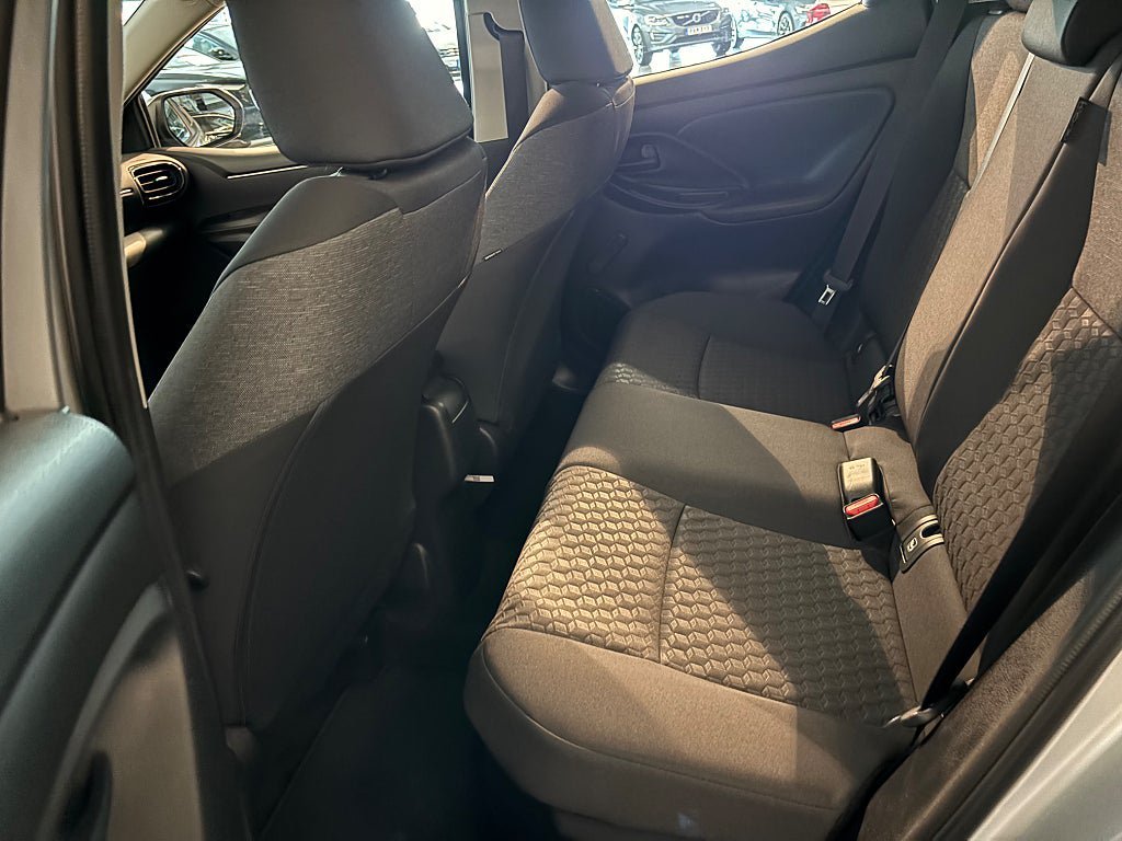 Vehicle Image 10
