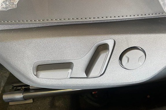 Vehicle Image 19