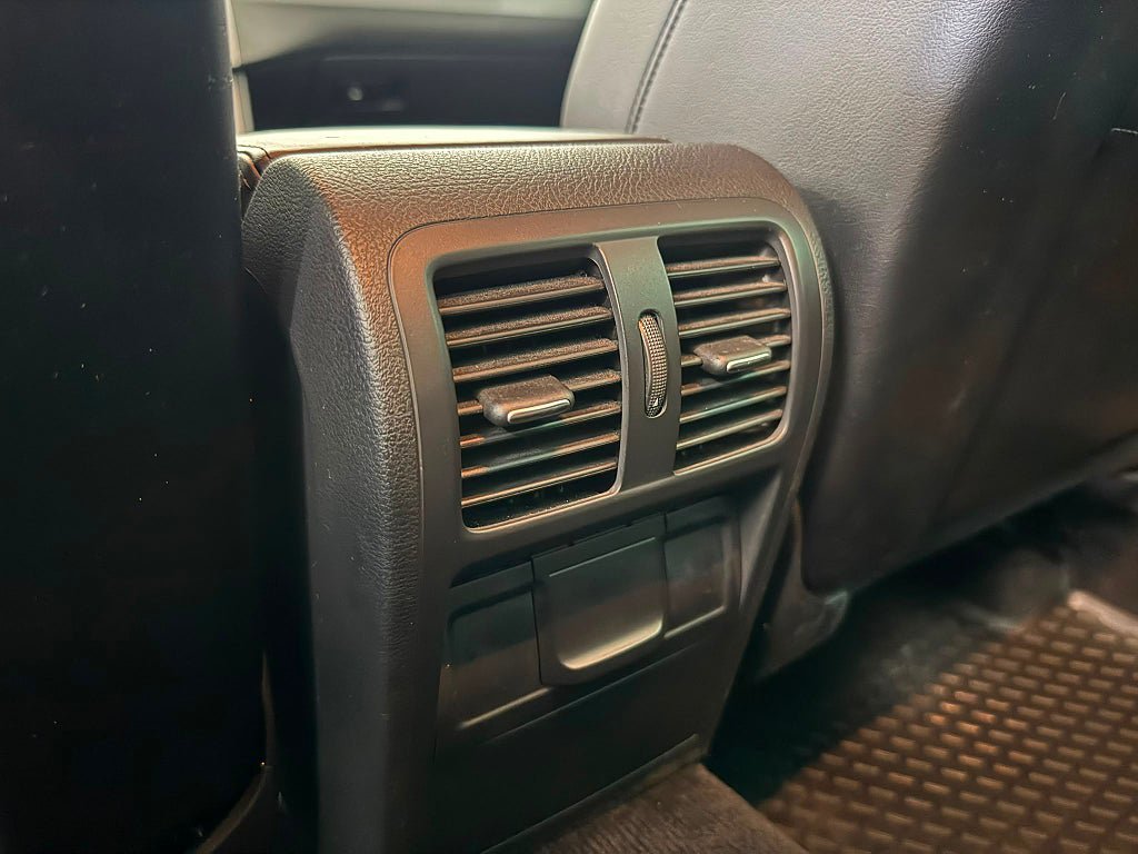 Vehicle Image 24