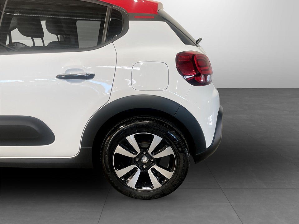 Vehicle Image 14