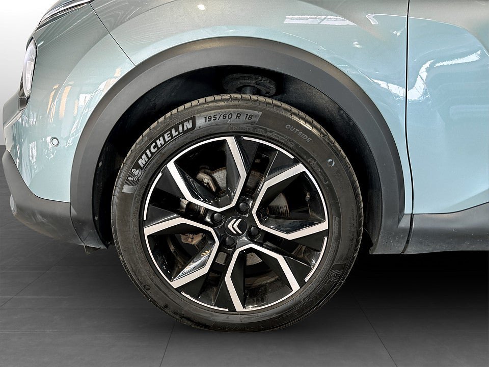 Vehicle Image 14