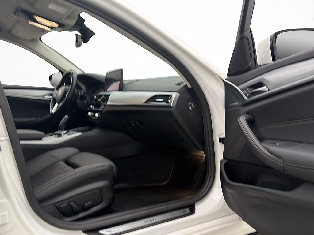 Vehicle Image 30