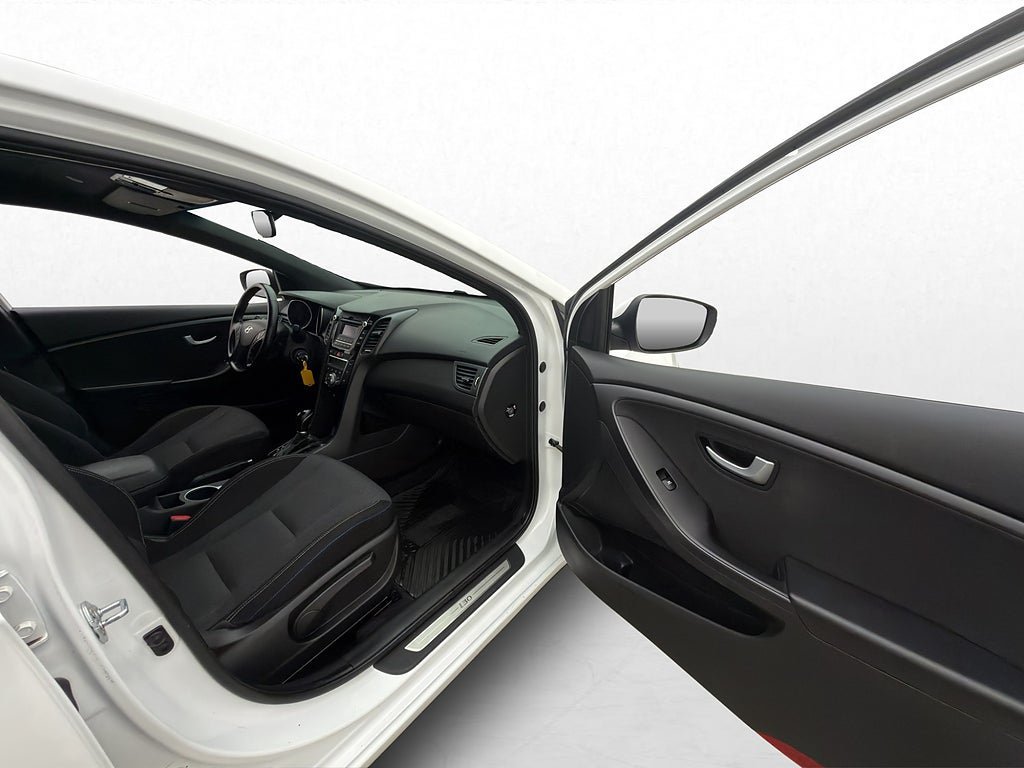 Vehicle Image 24