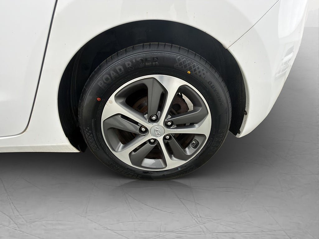 Vehicle Image 30