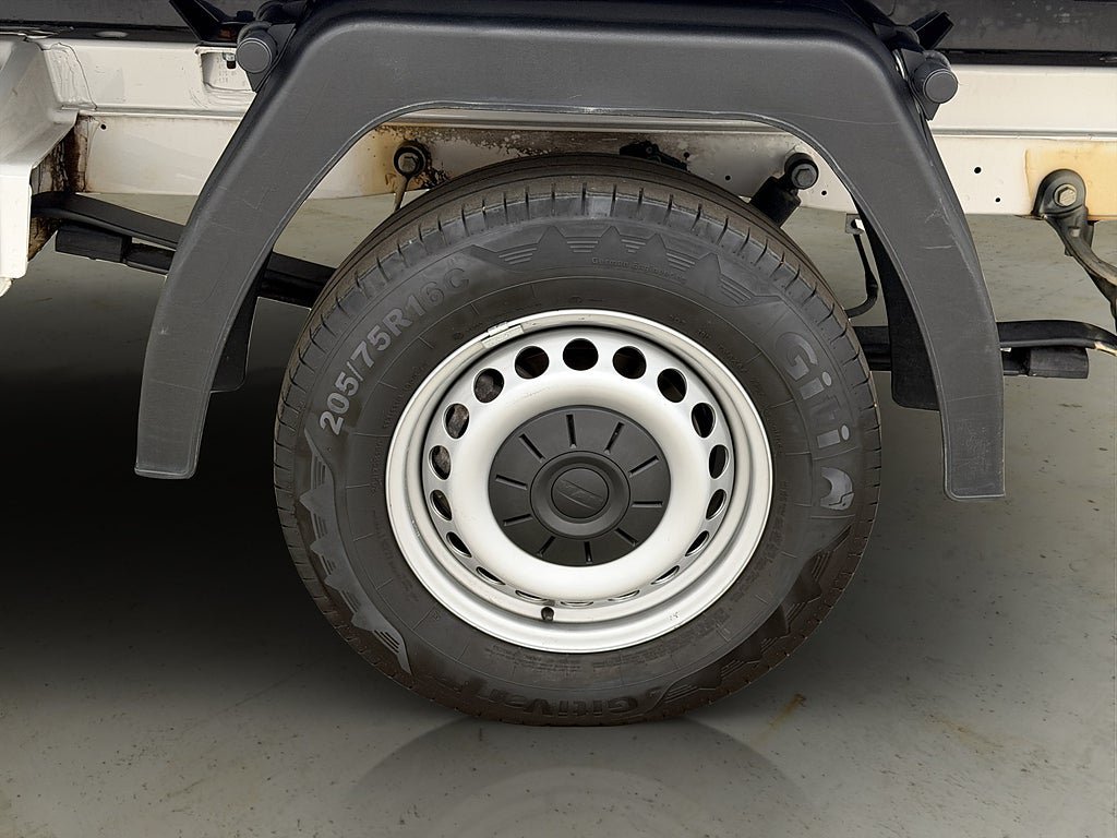 Vehicle Image 35