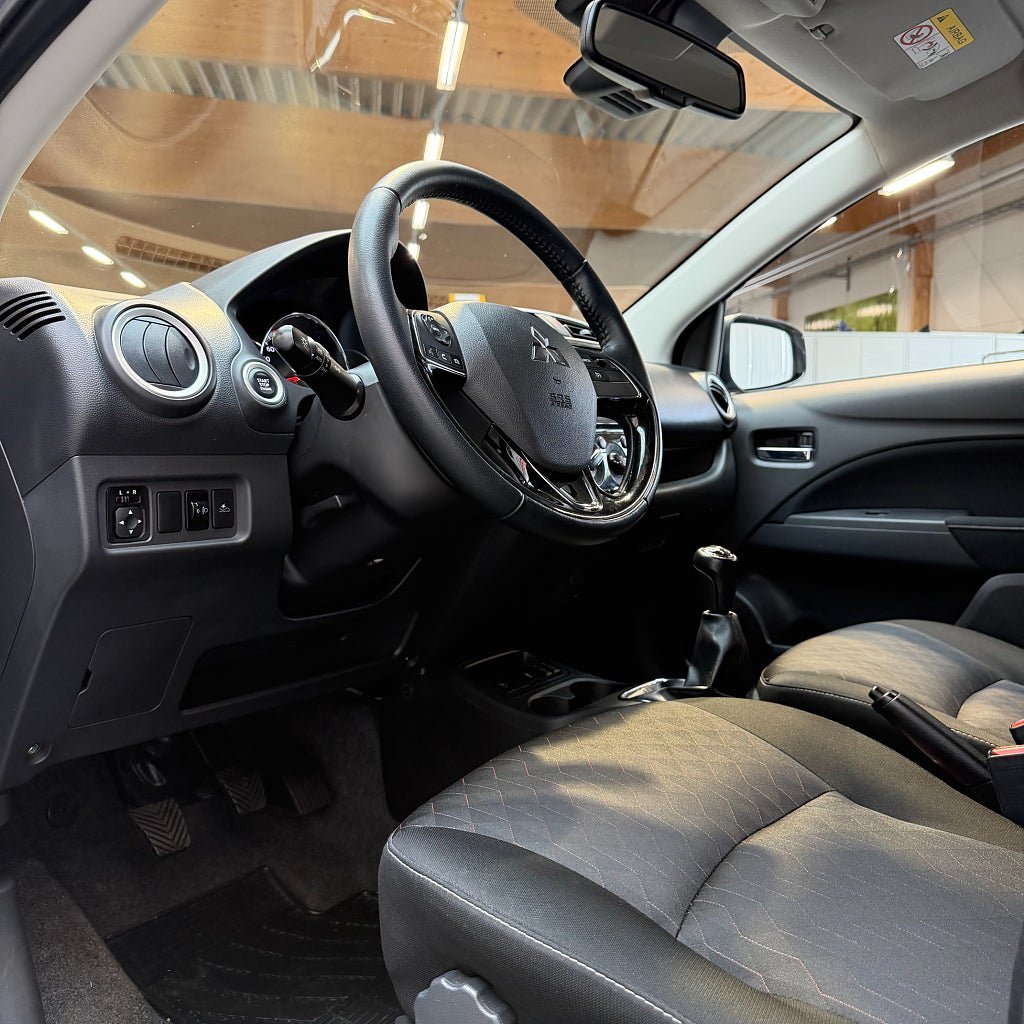 Vehicle Image 8