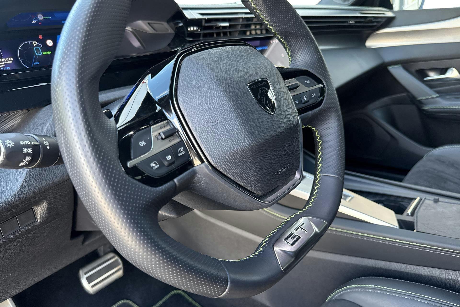 Vehicle Image 14