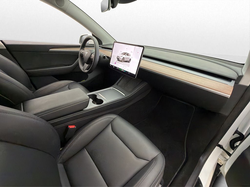 Vehicle Image 32