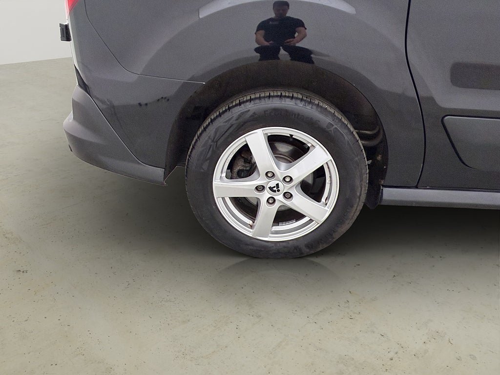 Vehicle Image 30