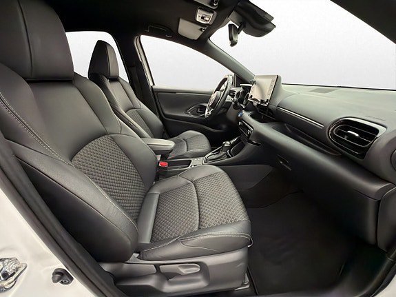 Vehicle Image 25