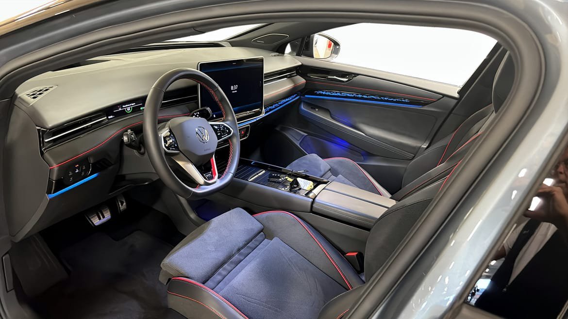 Vehicle Image 8