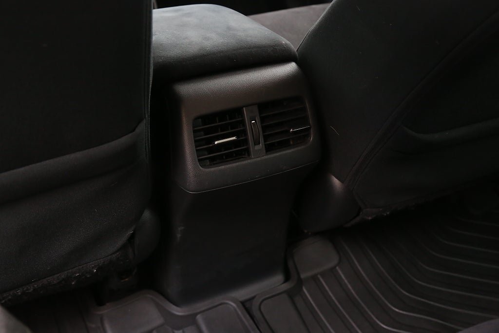 Vehicle Image 24