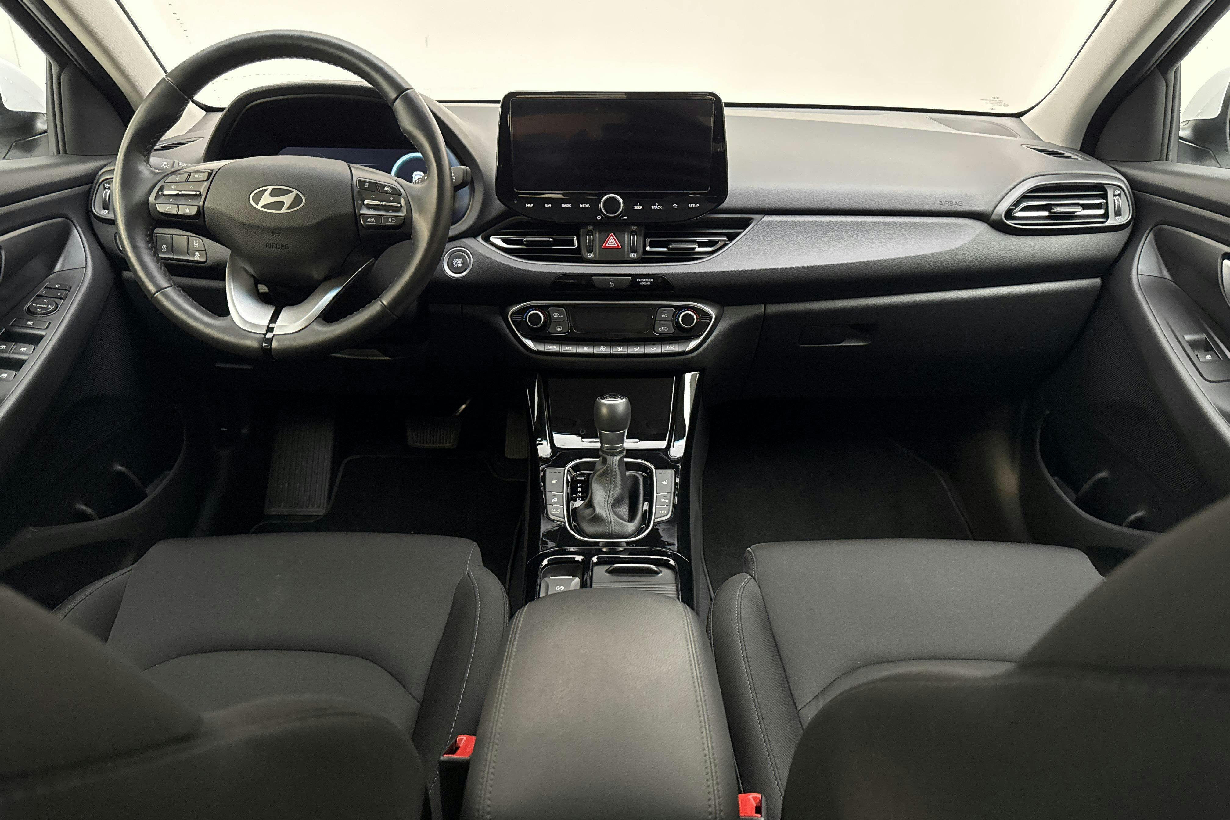 Vehicle Image 6