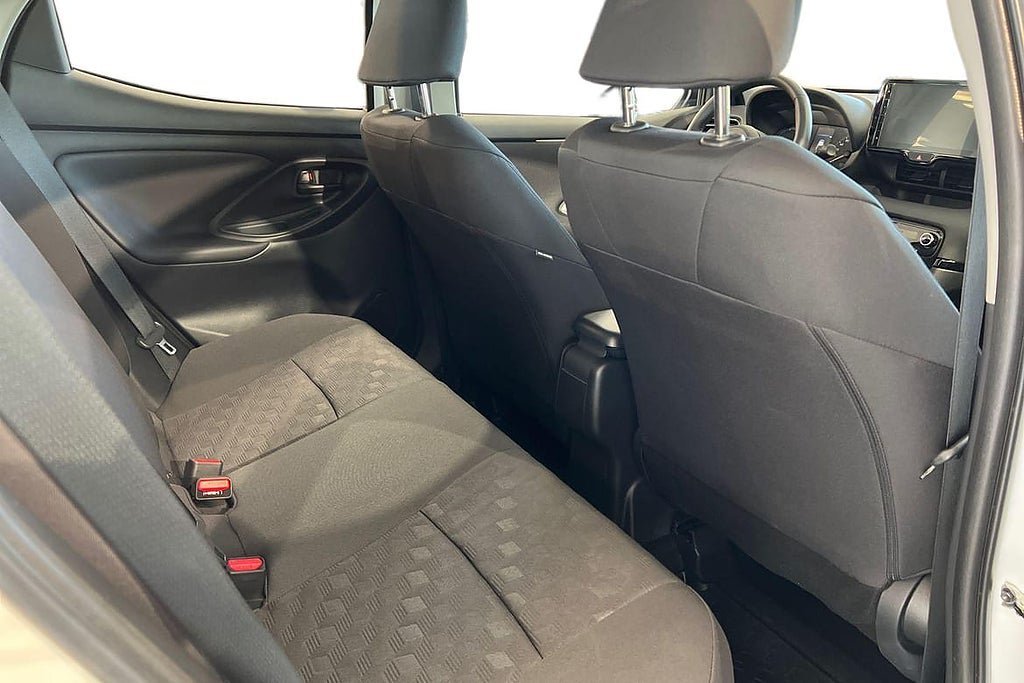 Vehicle Image 9