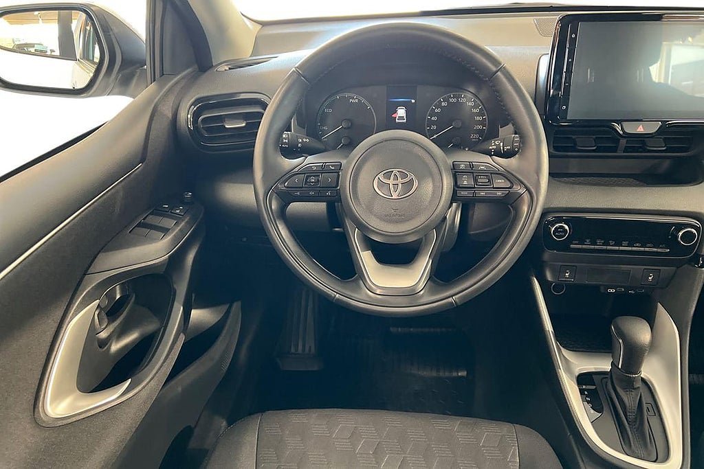 Vehicle Image 11