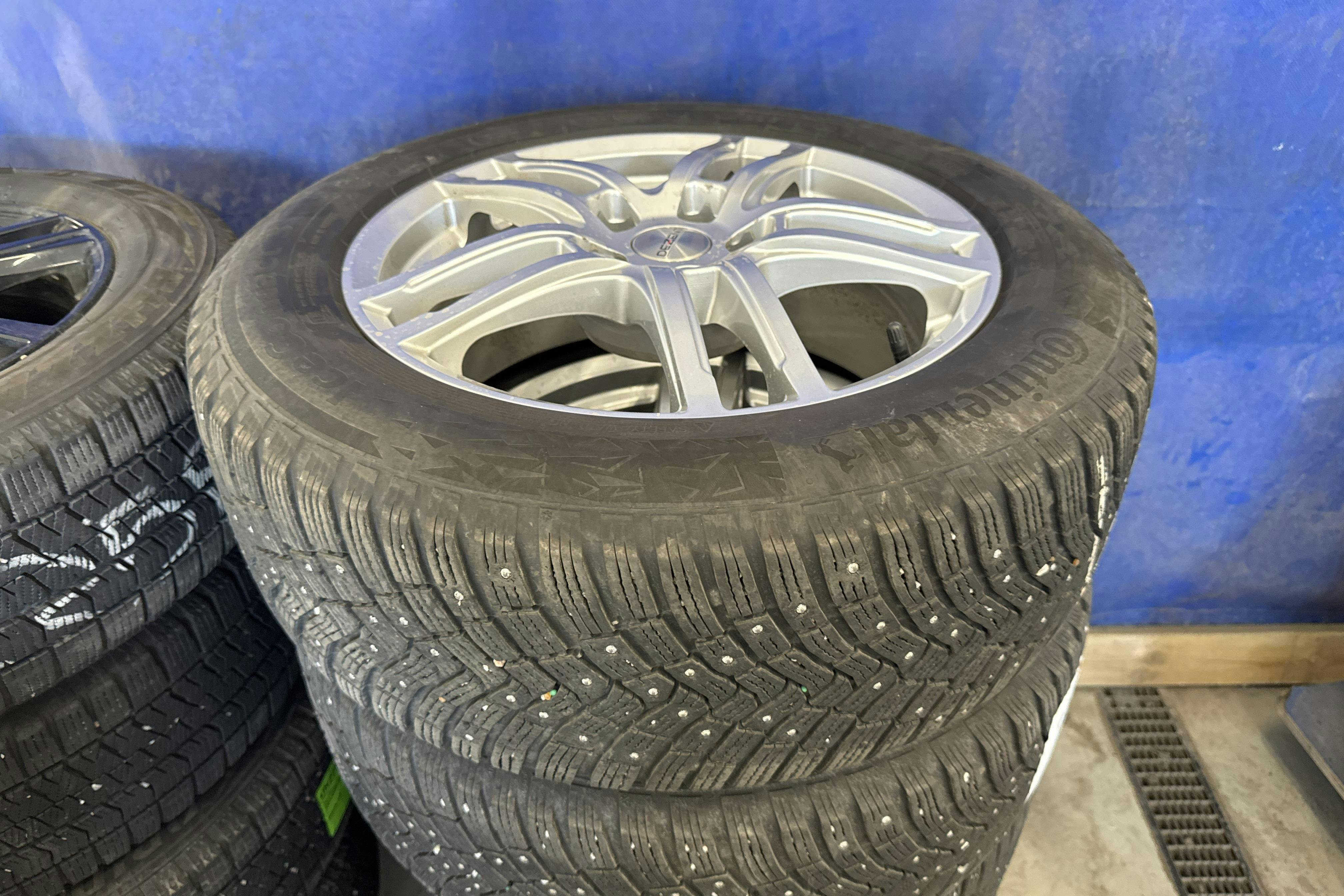 Vehicle Image 16