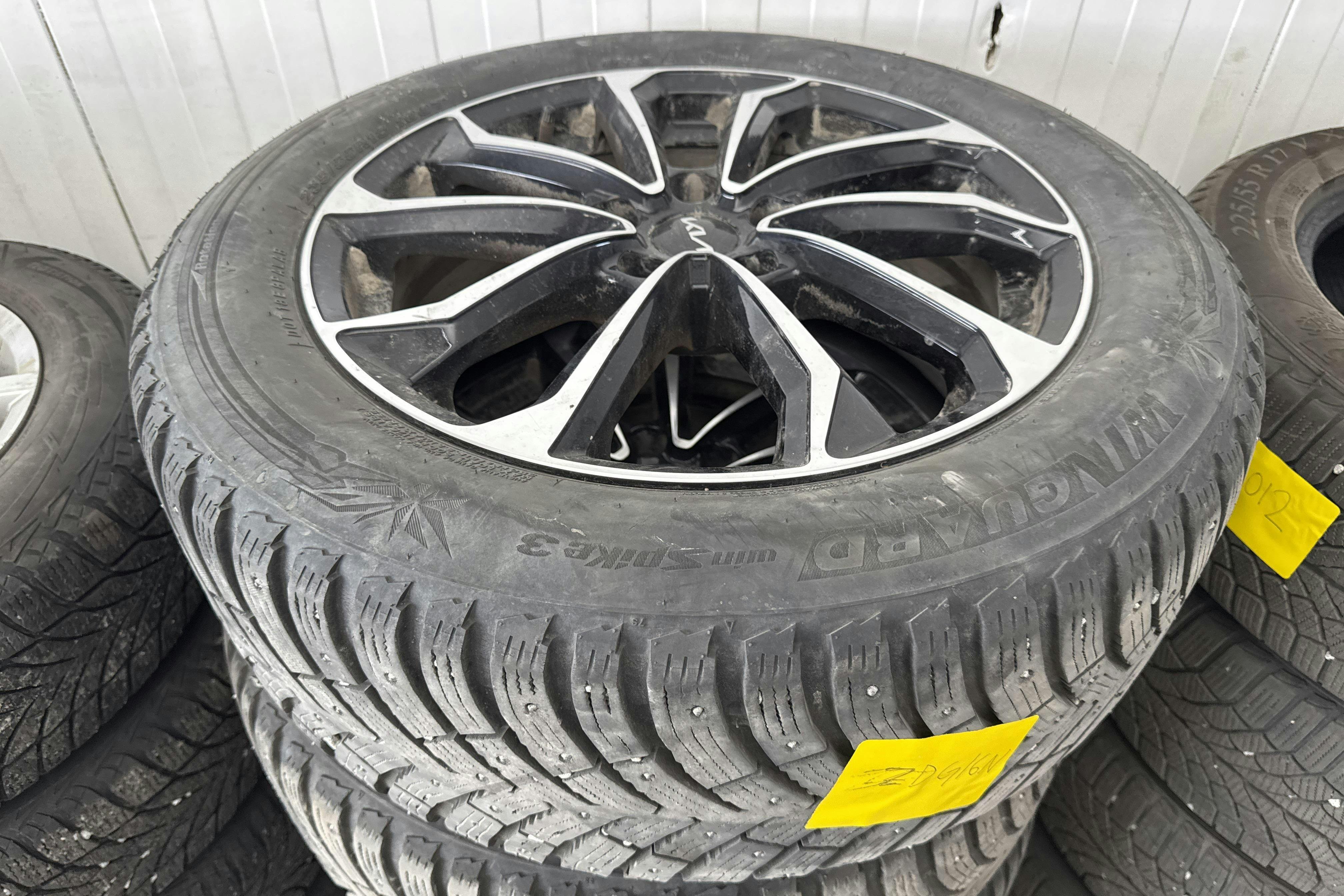 Vehicle Image 21