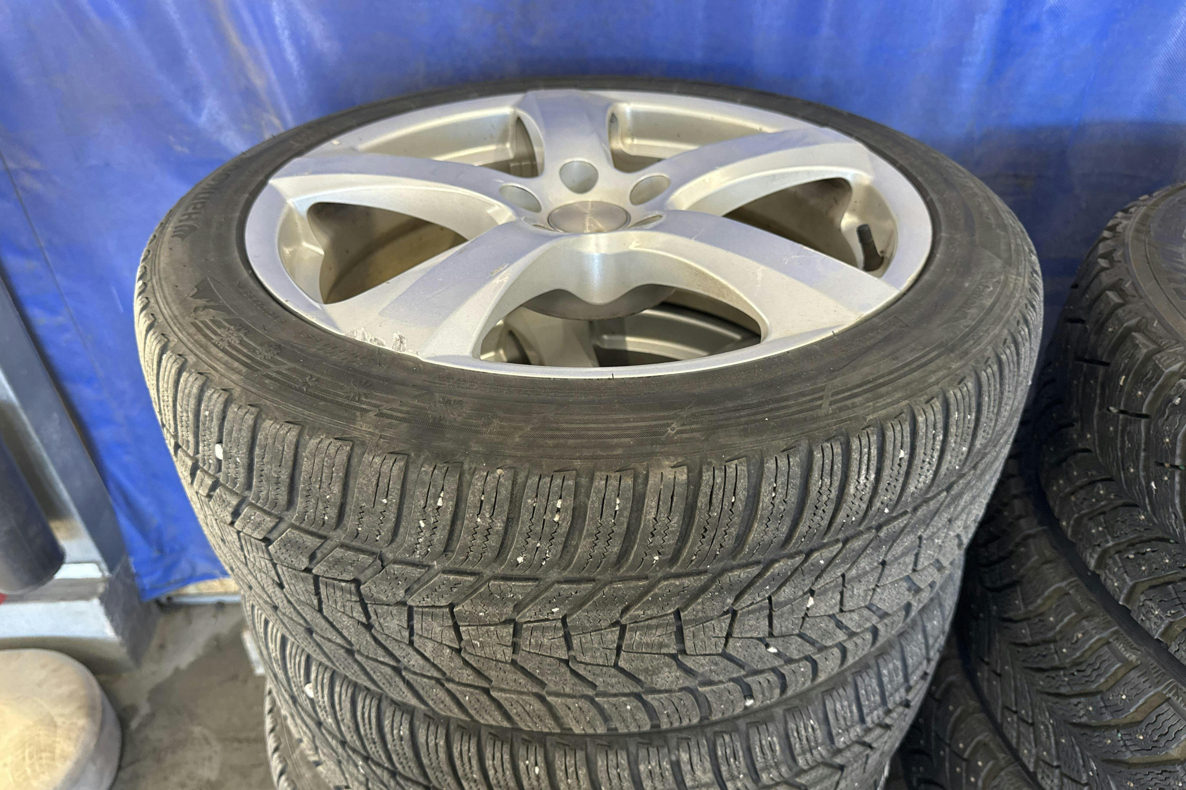 Vehicle Image 25