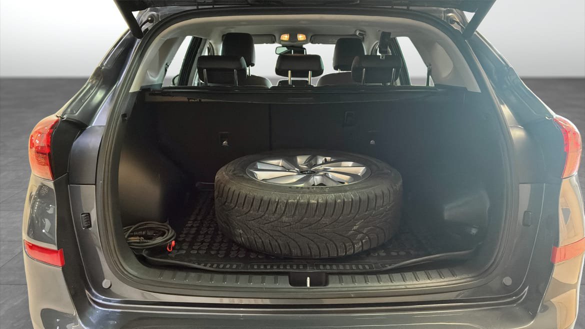Vehicle Image 12