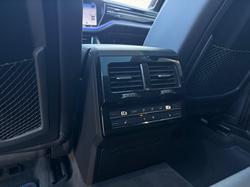 Vehicle Image 24