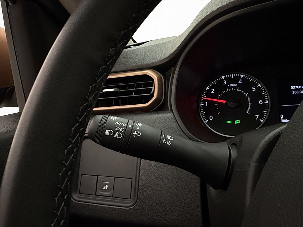 Vehicle Image 25