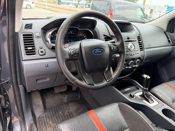 Vehicle Image 14