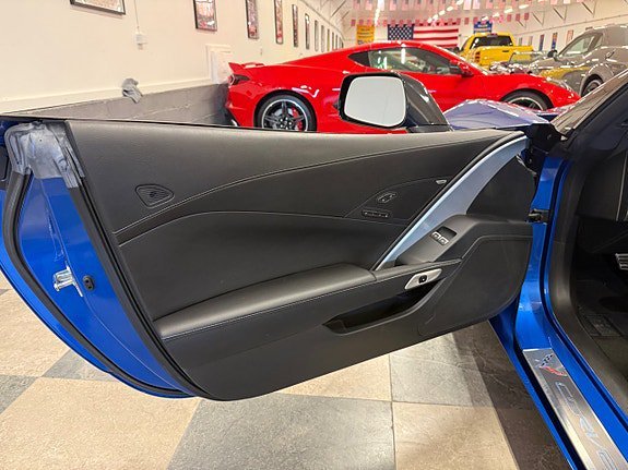 Vehicle Image 25