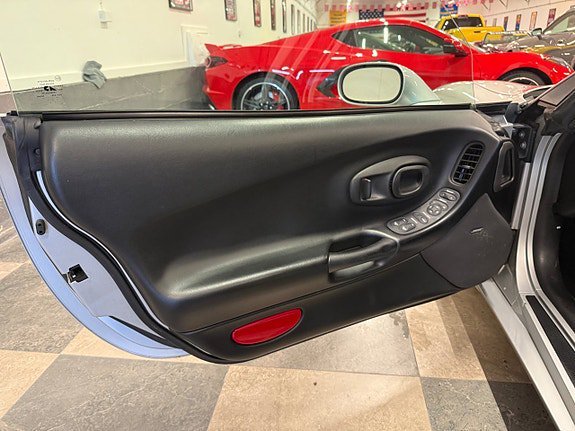 Vehicle Image 23