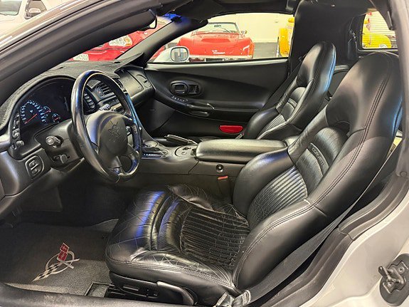 Vehicle Image 25