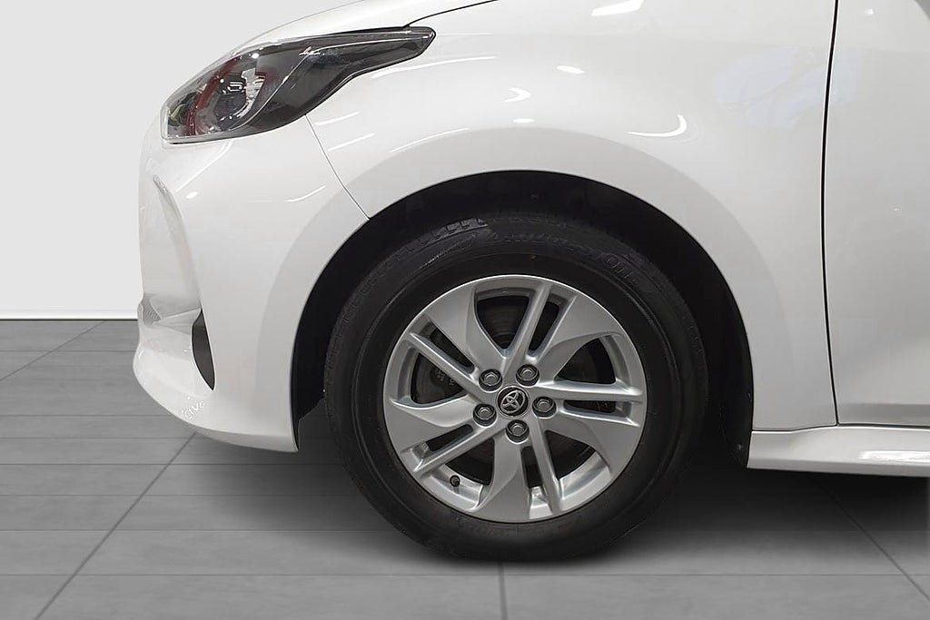 Vehicle Image 12