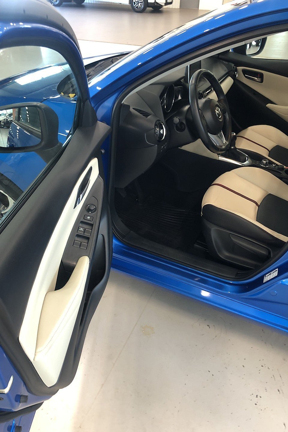 Vehicle Image 10