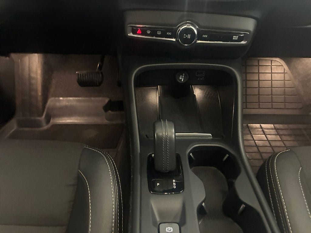 Vehicle Image 12