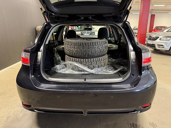Vehicle Image 10