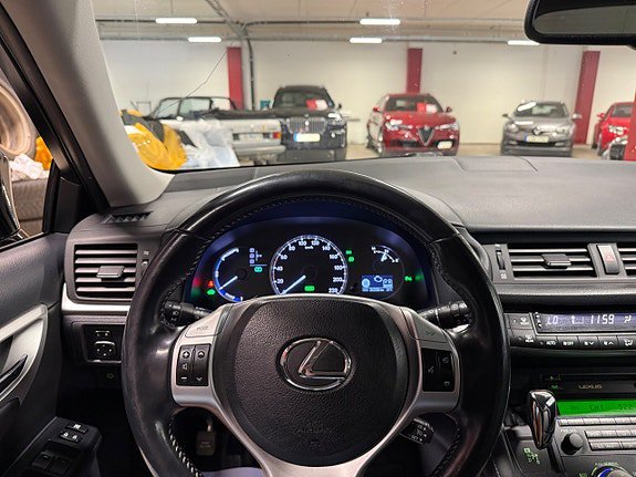 Vehicle Image 15