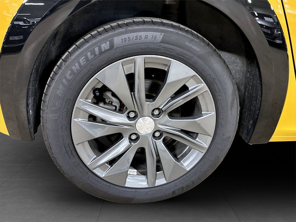 Vehicle Image 18