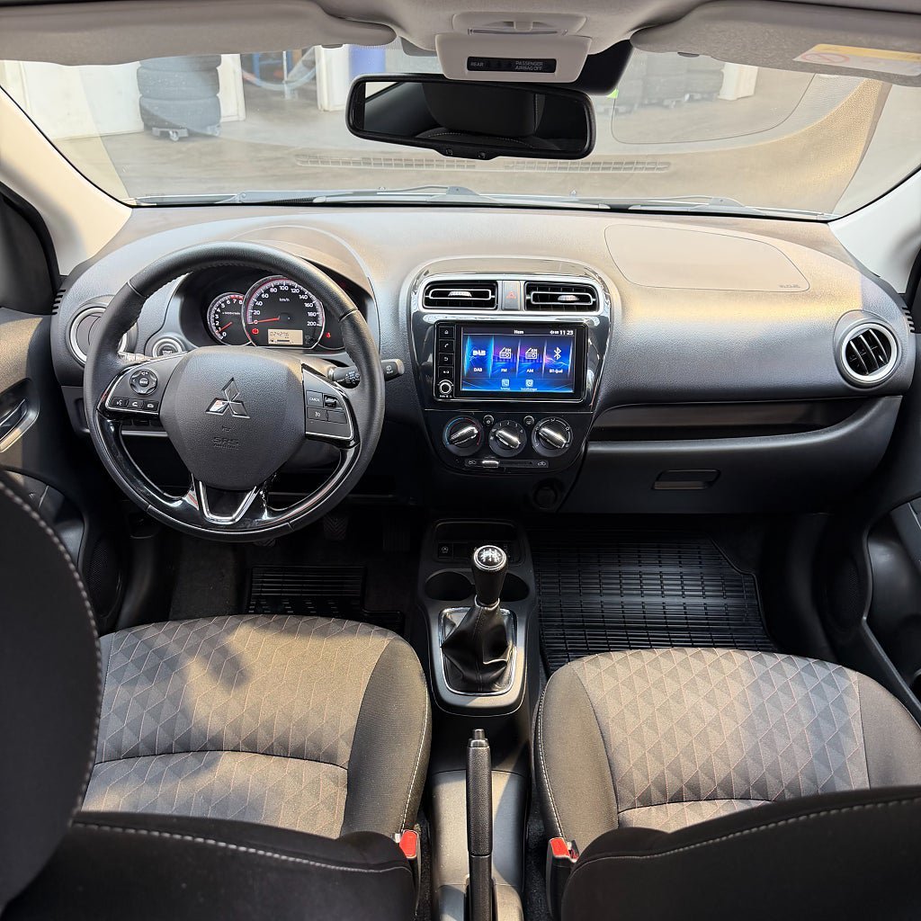 Vehicle Image 9