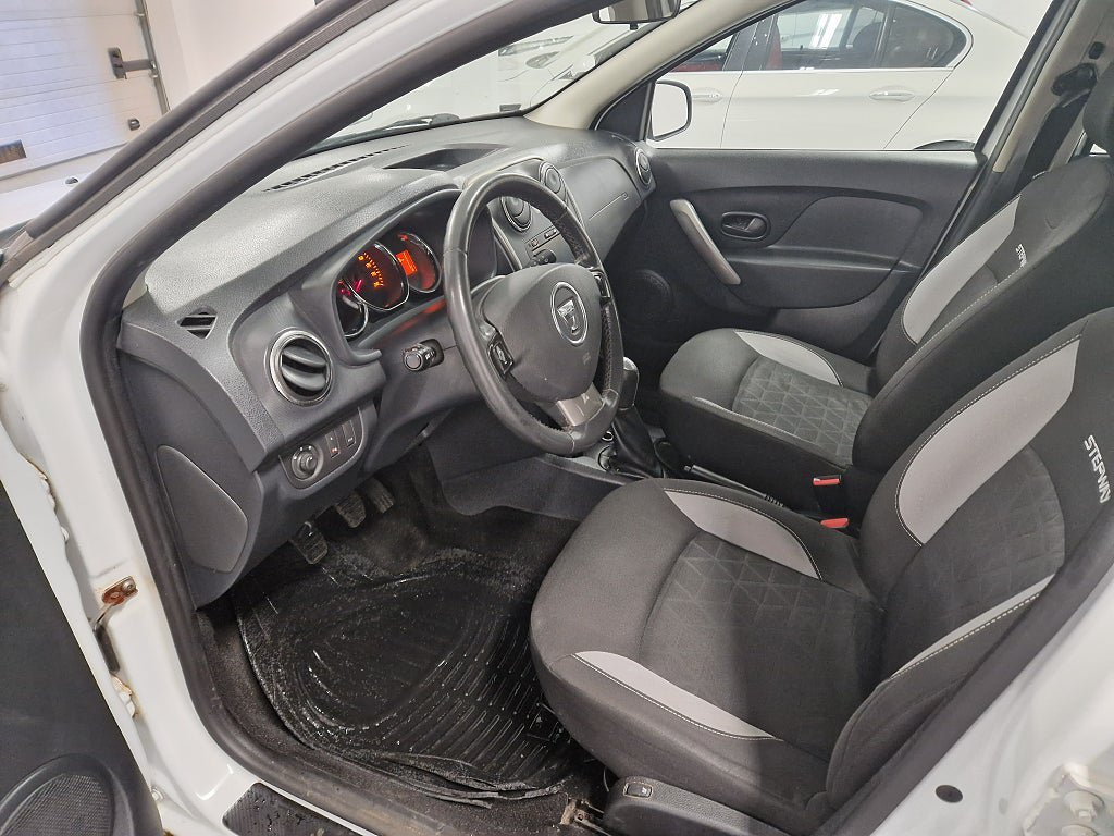 Vehicle Image 8