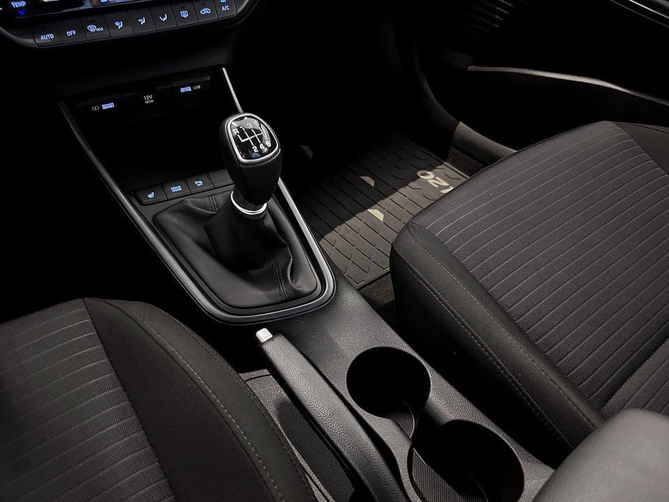 Vehicle Image 16