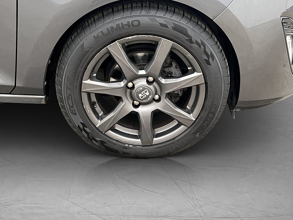 Vehicle Image 10