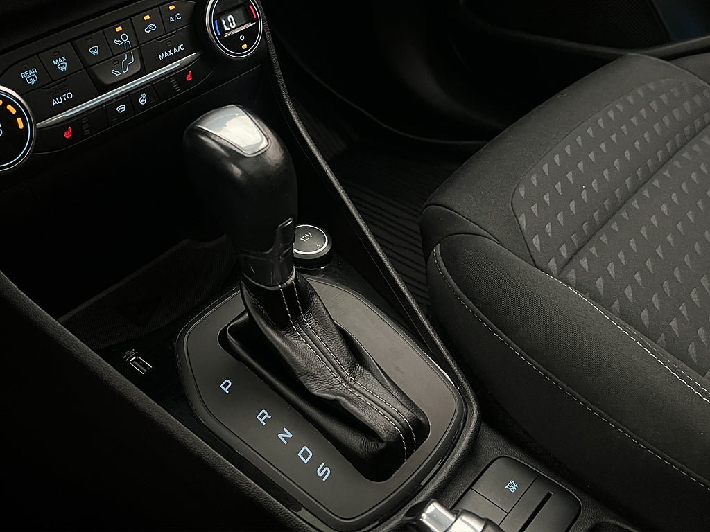 Vehicle Image 25