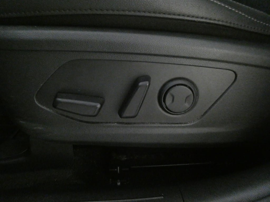 Vehicle Image 24