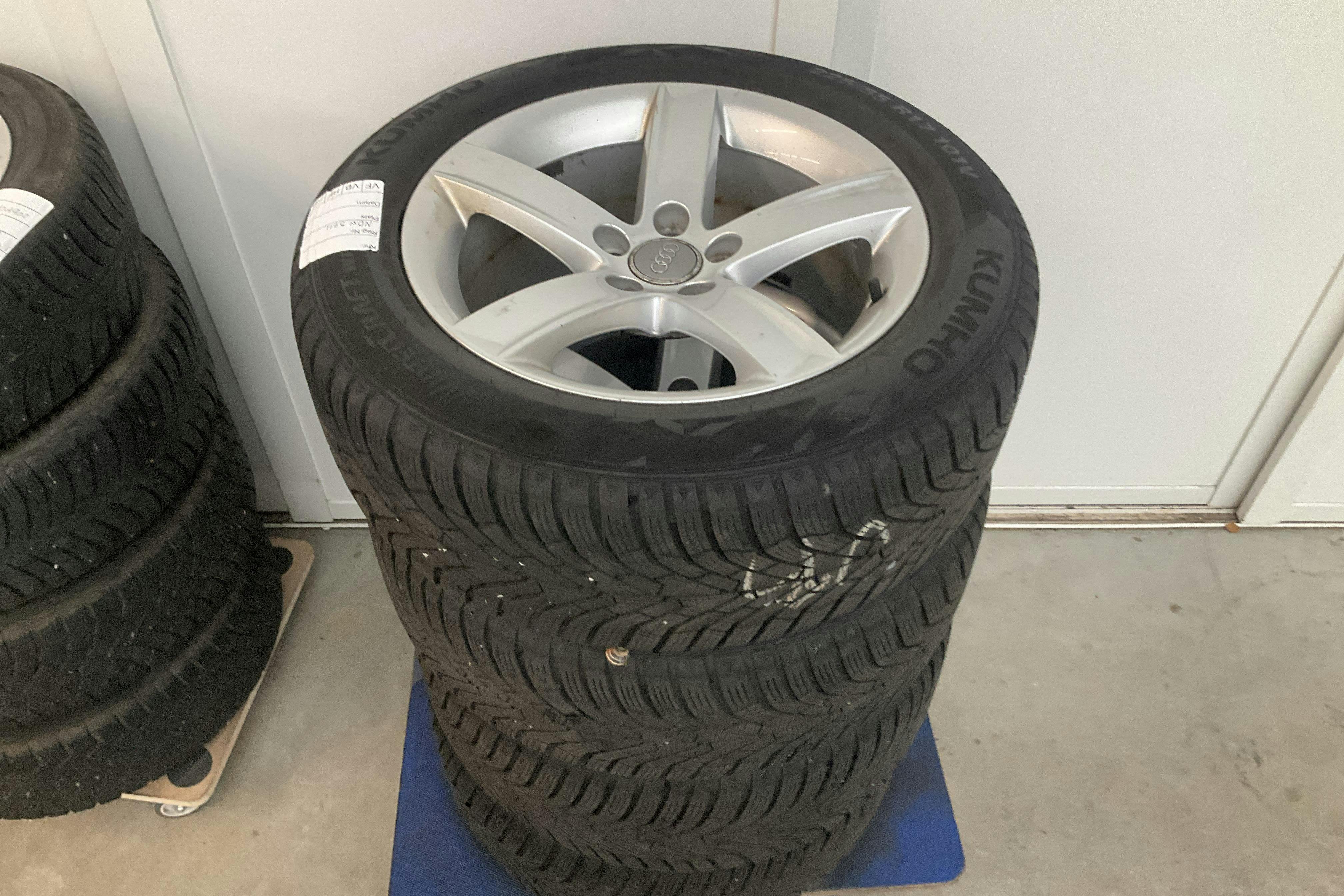 Vehicle Image 12