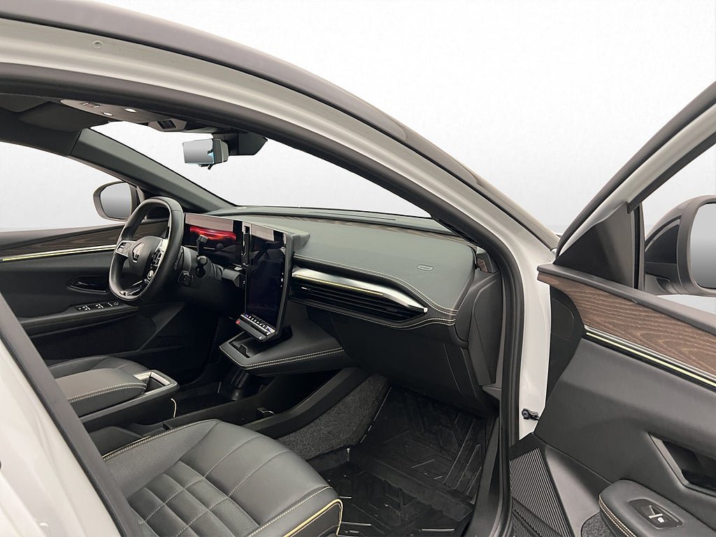 Vehicle Image 28