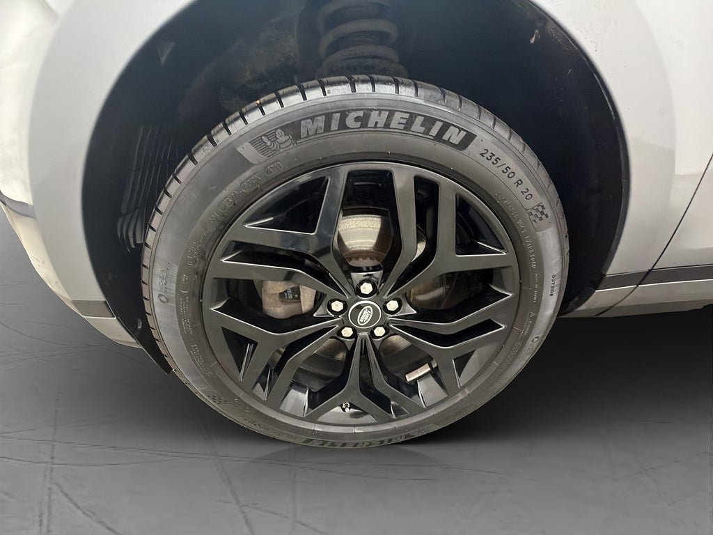 Vehicle Image 32