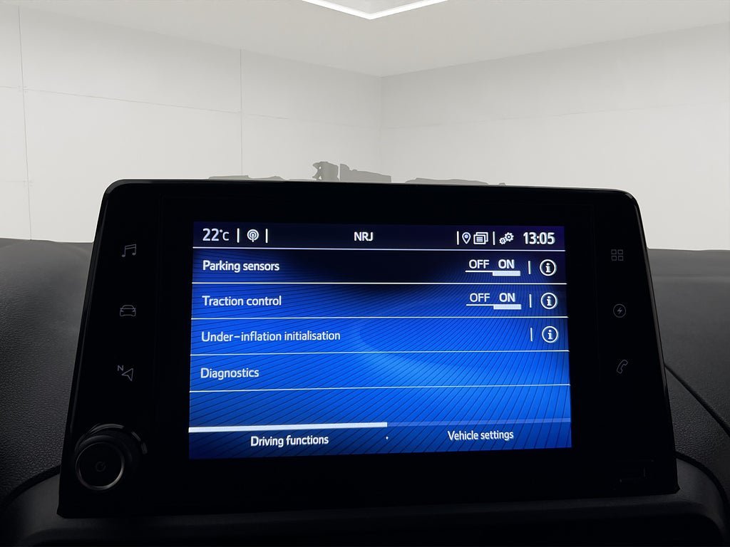 Vehicle Image 25