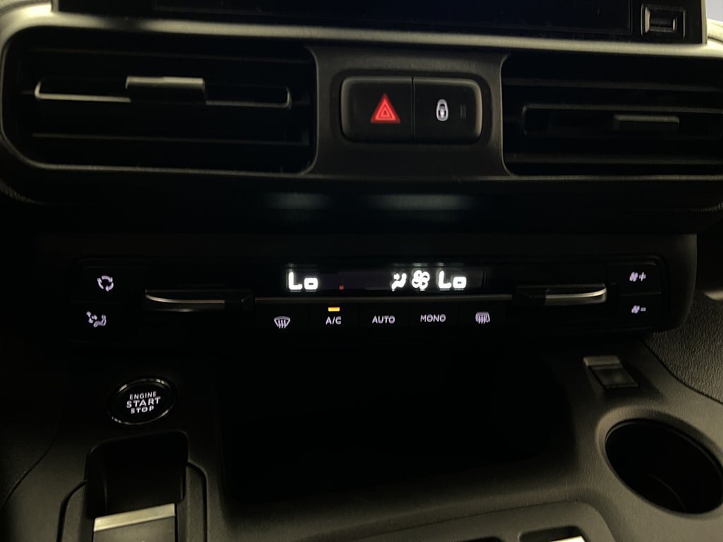 Vehicle Image 27