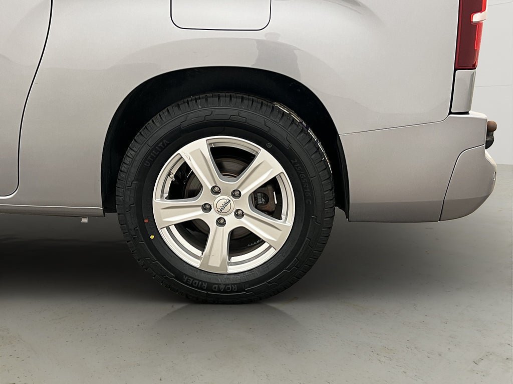 Vehicle Image 32