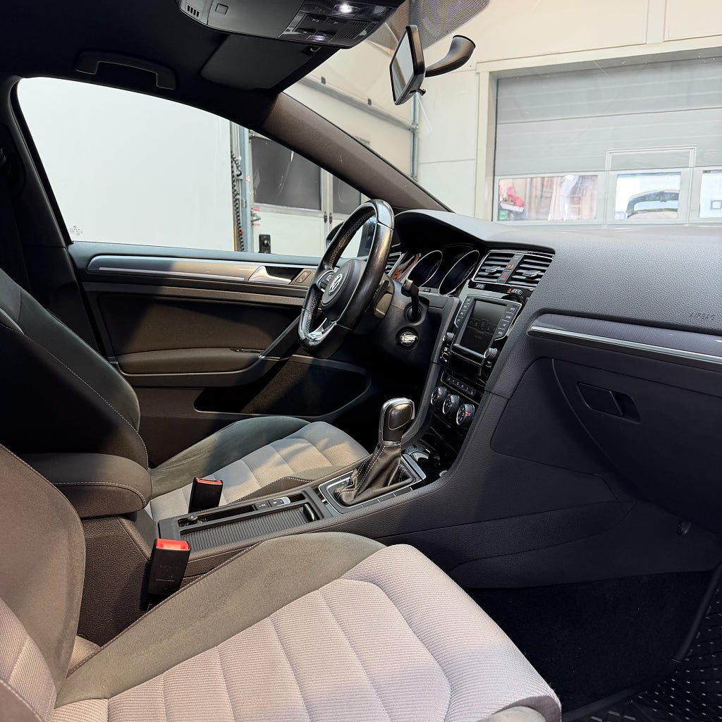 Vehicle Image 12